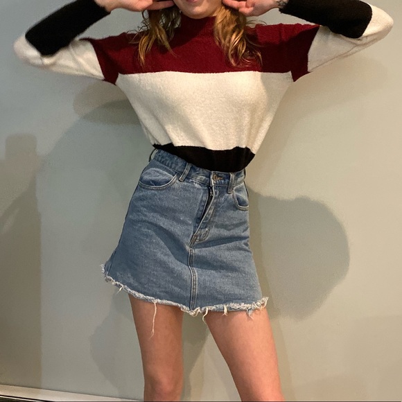 🎉2/$25 Colour block turtleneck sweater! - Picture 2 of 8